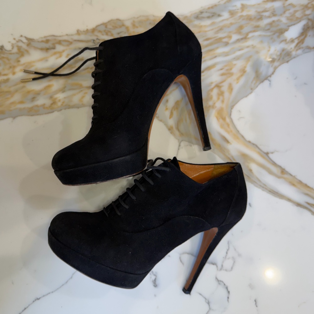 Gucci Black Suede Lace-Up Bootie Heels – Size 36.5